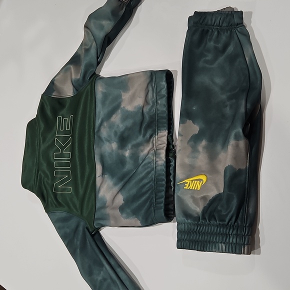 12/Mth Nike Dark Green and Gray Tracksuit with Yellow Logo Nwot - Picture 3 of 6